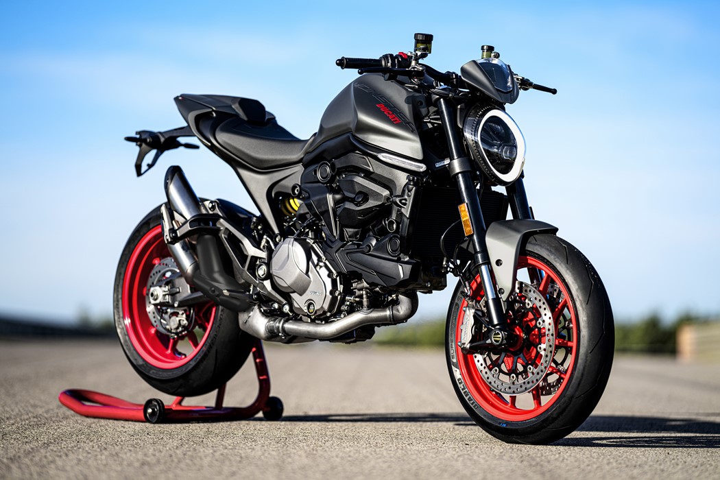 Ducati reinventa Monster, mas mantém esportividade da naked 'trintona' -  08/07/2023 - UOL Carros