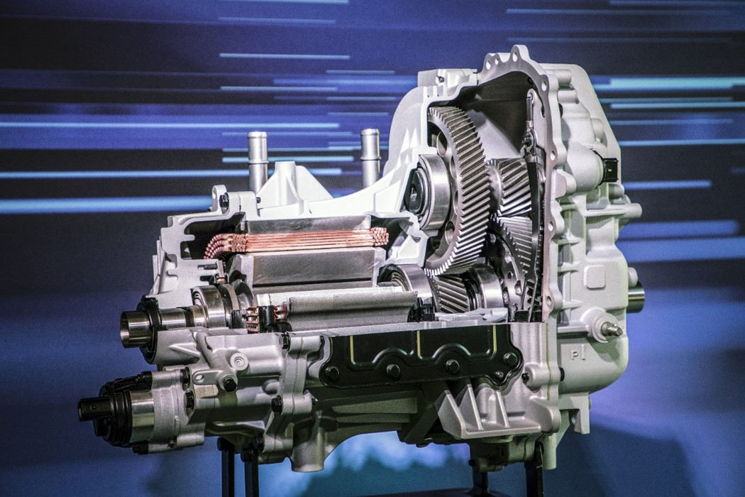A potência do motor eléctrico é equivalente a 150 kW/h (204 cv)