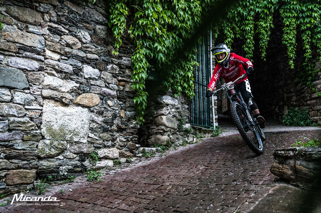 Mélanie Pugin estreou-se no EWS pela Miranda Racing Team com o 4.º lugar