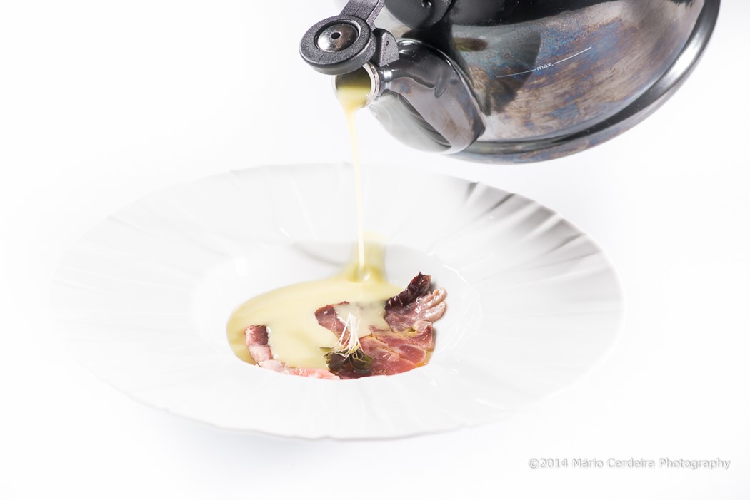 Creme aveludado de favas com bife de atum macerado