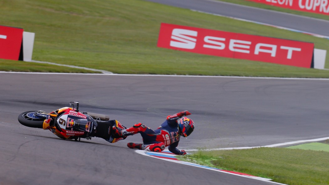 Bradl caiu nos livres com a Fireblade