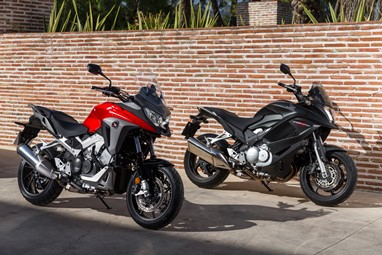 A nova e a antiga versão da Crossrunner lançada em 2011