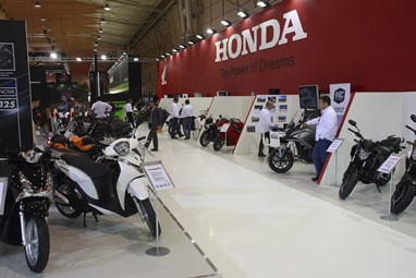 A Honda no seu stand tem um espaço reservado aos clubes monomodelo da sua marca