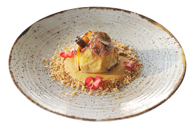 Maça assada com creme de canela e crumble de frutos secos