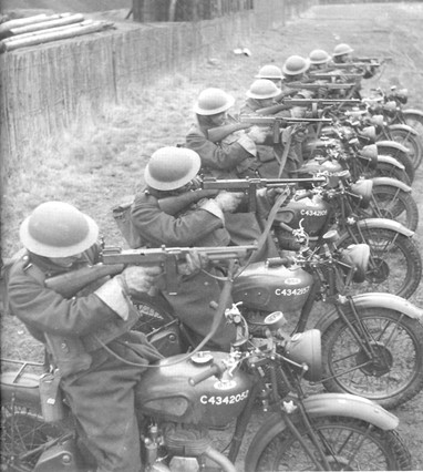 Treino com submetralhadora Thomson... e BSA M20