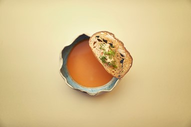 Gaspacho com tosta de sapateira