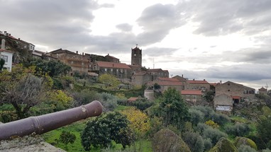 Monsanto - Panorama com a Torre do Lucano ao fundo