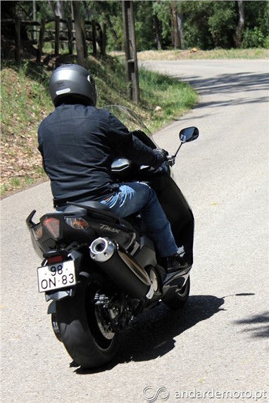 Vem aí uma curva para a TMAX...