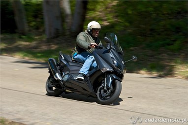 Permite inclinações que não esperamos... esta TMAX 530