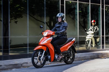 erceira moto mais vendida do Brasil, a nova Biz têm preços entre R$ 7.590 e R$ 9.390