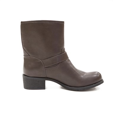 Botas senhora castanhas Guess - antes 139€, agora 34,50€
