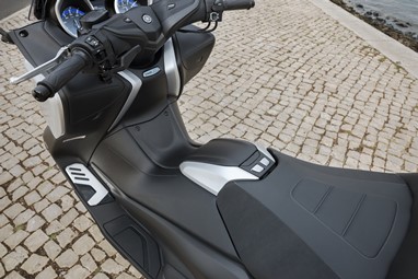 TMAX SX 2017