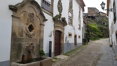 Solar dos Pinheiros ou Casa do Chafariz Mono