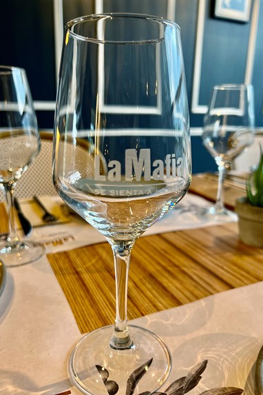 La Mafia se sienta a la mesa ©Maria Mattos