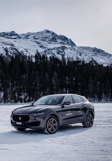 Maserati Levante na neve em St Moritz (Suíça)