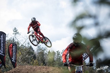 Vasco Bica e Tiago Ladeira durante os treinos oficiais para o Europeu de Downhill na Lousã
