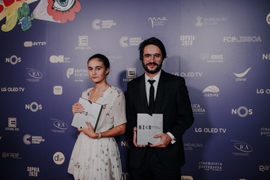 Maria Abreu (atriz do filme Tristeza e Alegria na Vida das Girafas) e Gonçalo Almeida (realizador do filme Mosquito) receberam os Prémios Nico