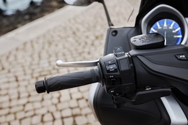 TMAX SX 2017