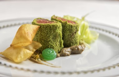 Fillet de borrego, crosta de ervas frescas, beringela, aipo e molho de hortelã