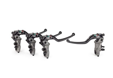 Da esquerda para a direita Brembo 15RCS Corsa Corta; 17RCS Corsa Corta; 19RCS Corsa Corta; 16RCS Corsa Corta
