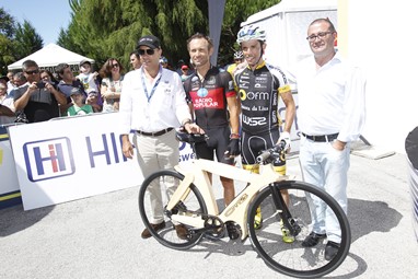 Bicicleta de madeira