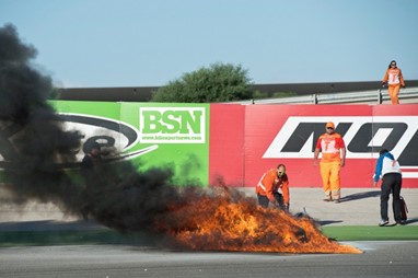 A ZX10R de Sykes arde