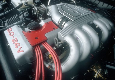 Opel Omega 3.0 24V - Graças ao sistema de alimentação Dual Ram, o 3.0 24V ficou conhecido pela entrega de elevada potência a baixas rotações