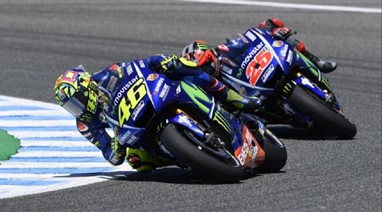 Rossi liderou à última volta só para cair...