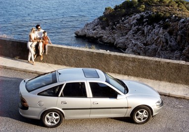 Opel Vectra - Com os ECOTEC DI 16V, a Opel tornou-se no primeiro fabricante a oferecer motores turbodiesel de injeção direta com quatro válvulas por cilindro
