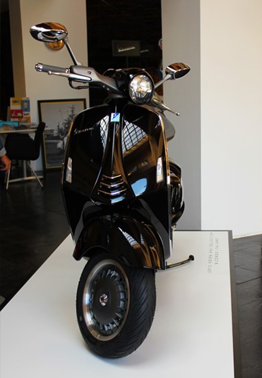Vespa 946 Preto