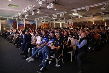 A assistência da apresentação do Rally Dakar 2018 em Paris, a 22 de Novembro de  2017