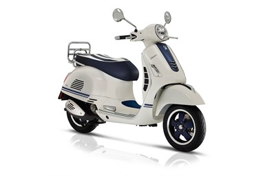 Vespa GTS Yacht Club