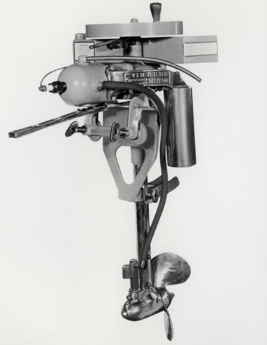 O Evinrude original fora de bordo