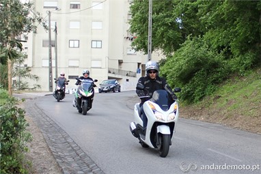 Honda Forza 300 - Kawasaki J300 e Yamaha X-Max 400