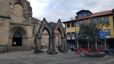 Largo da Oliveira - Monumento à Batalha do Salado