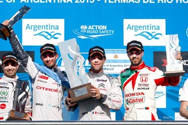Tiago Monteiro no pódio do WTCC