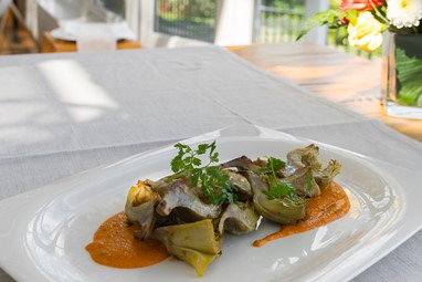 Alcachofras grelhadas com molho romesco
