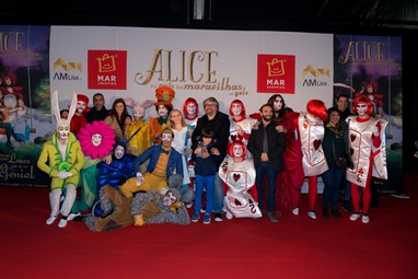 Francisco Palma, Mafalda Santos, Nuno Markl e Joao Guimaraes entre o elenco