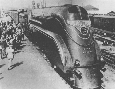 A locomotiva soviética IS apelidada de "Joseph Stalin"