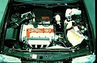 Opel Kadett GSi - Um dos destaques do propulsor de elevadas ‘performances’ desenhado por Fritz Indra era a cabeça de cilindros construída em alumínio, desenvolvida em parceria com a Cosworth, o reputado preparador britânico de automóveis de competição