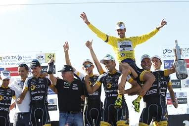 Camisola Amarela e equipa