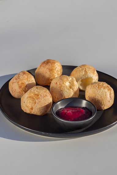 Dips -  Pão de Queijo e compota de goiabada