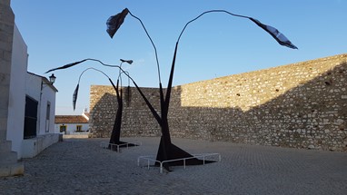 Arte moderna nas ruas de Cacela