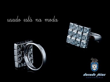 Anel em ouro de 19,2K com Topázios Azuis