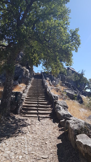 Escadaria para a Capela de N.S.Penha
