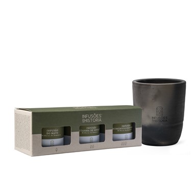 INFUSÕES COM HISTÓRIA_PEÇA DE BARRO PVPR 16,99 EUR CHÁS DO ROMÂNTICO CONJUNTO 3 LATAS PVPR 13,99 EUR