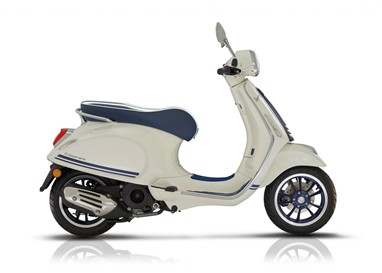 Vespa Primavera Yacht Club