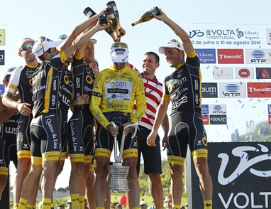 Camisola Amarela e Equipa