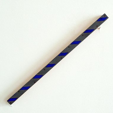 Labirinto e Eco - Tomás Cunha Ferreira s/título, 2014 acrílico s/ zinco e madeira 1,3 x 30,5 x 2,2 cm