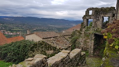 Monsanto - ruína e panorama